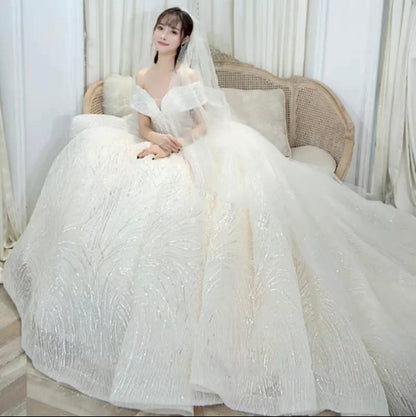 Beautiful bridal wedding gown - Mura Boutique